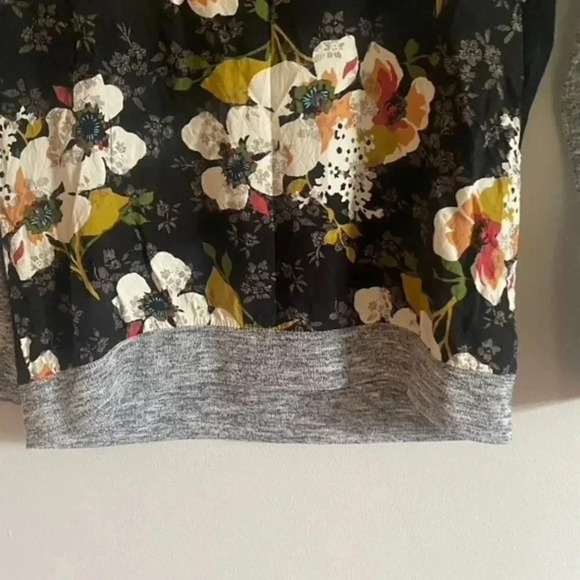 Kut From the Kloth Floral Mixed Material Top - Picture 4 of 14